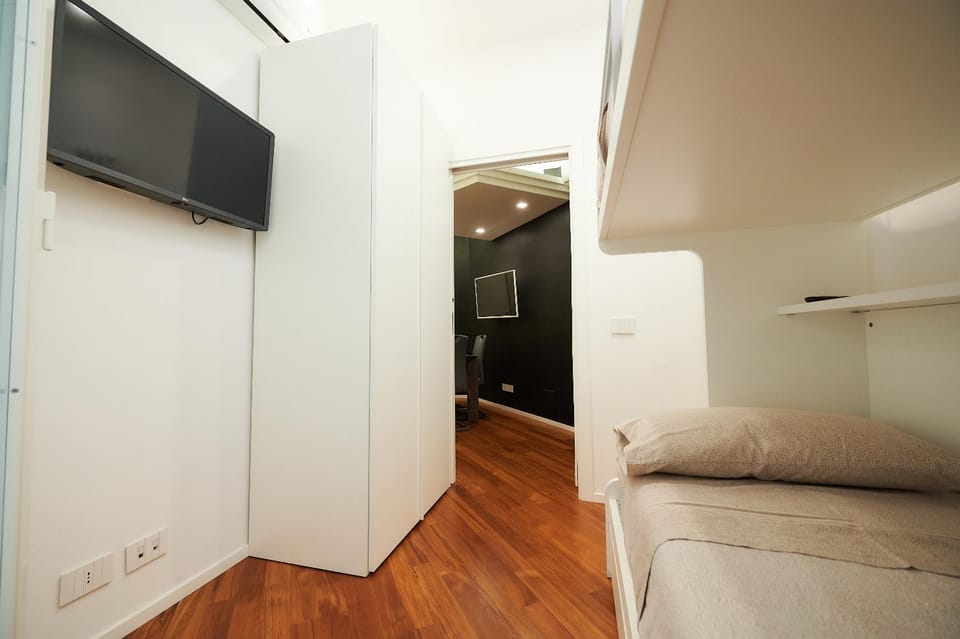 Bed, TV and multimedia, Bedroom, wardrobe
