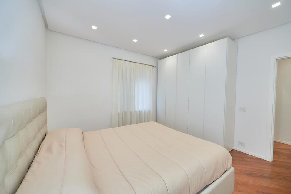 Bed, Photo of the whole room, Bedroom, wardrobe