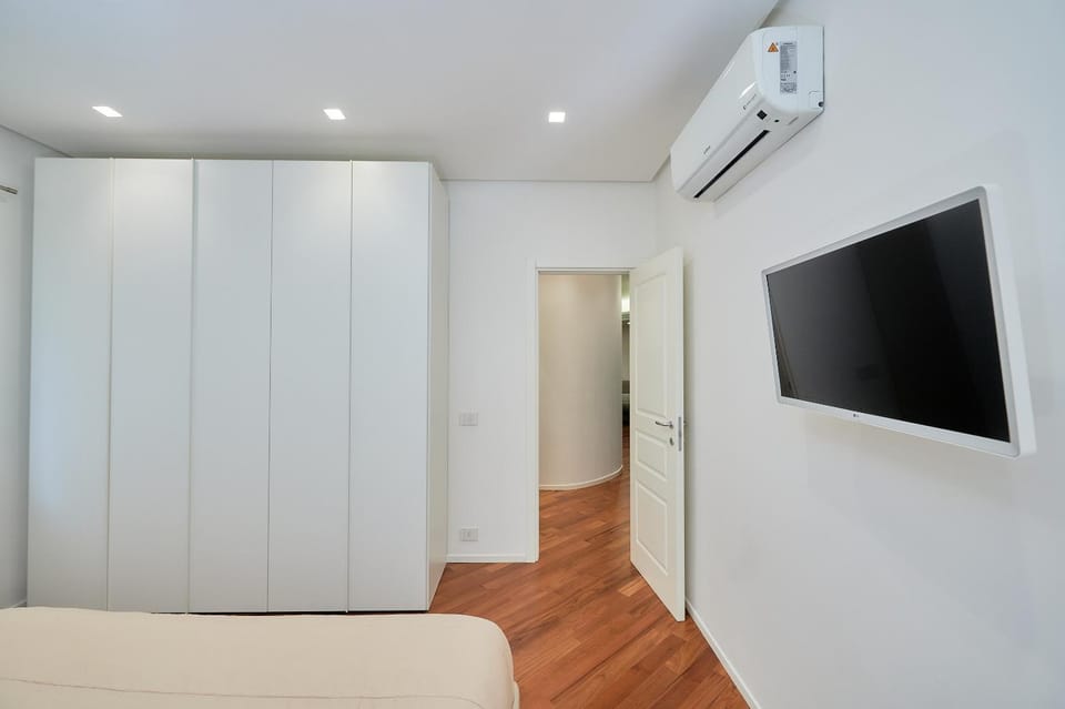 TV and multimedia, Bedroom, wardrobe, air conditioner