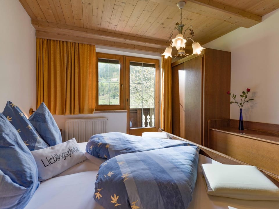 Spring, Billiard, Bowling, Casino, Children play ground, Children play ground, Fishing, Golfcourse, Horse-riding, Minigolf, Ski School, Skiing, Table tennis, Tennis court, Canoeing, Hiking, Cycling, Diving, Bedroom, Garden view, Mountain view