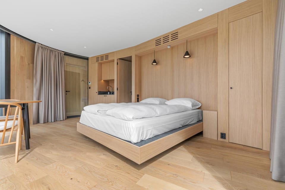 Bed, kitchen, kitchen