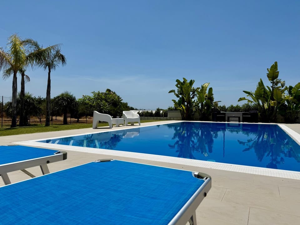 Day, Pool view, Swimming pool, sunbed