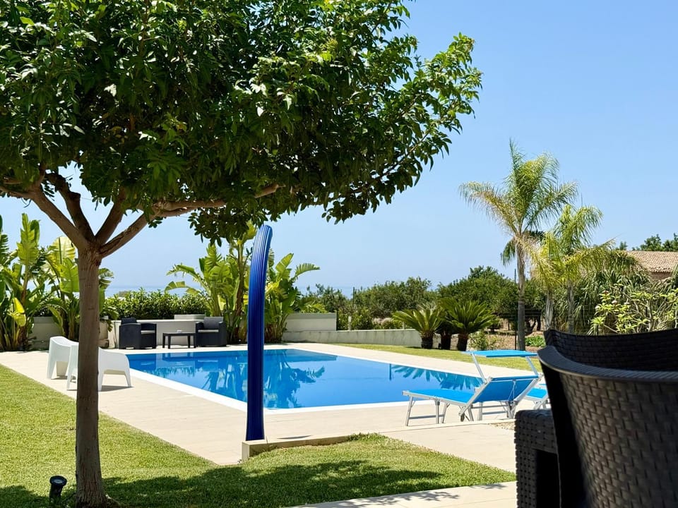 Spring, Day, Garden, Garden view, Pool view, Swimming pool, sunbed