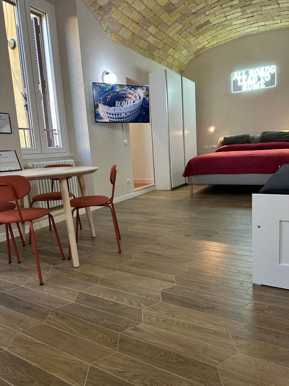 Bed, Seating area