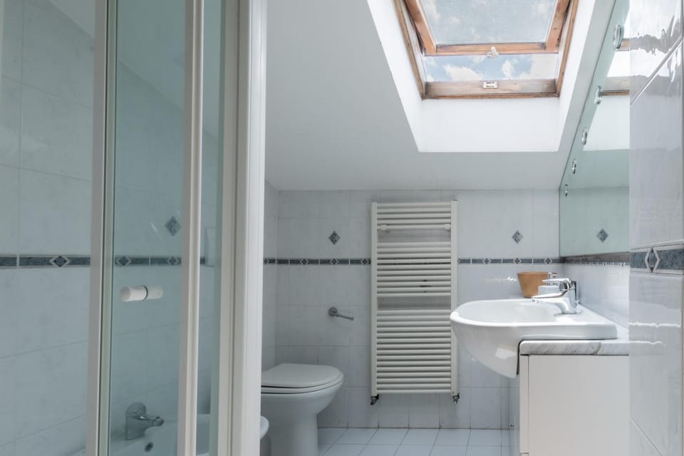 Shower, Toilet, Bathroom, bidet, towels