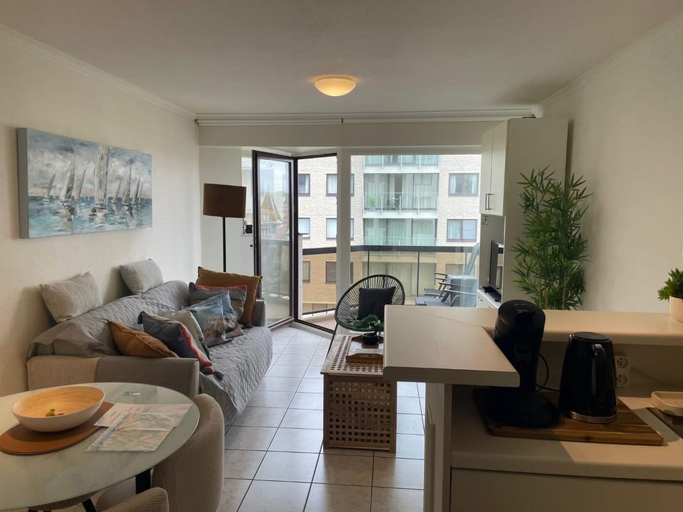 Studio Sia - Lichtrijke studio met balkon met zijzeezicht in hartje de Panne Apartment in De Panne