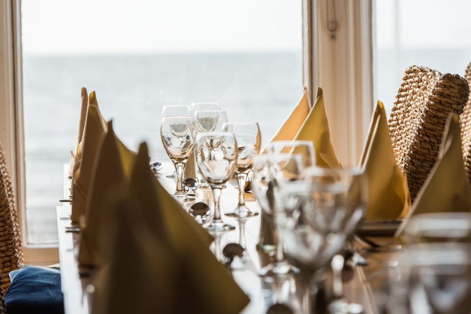 Restaurant/places to eat, Meeting/conference room