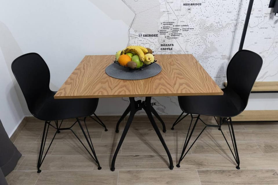 Food and drinks, Dining area, Food