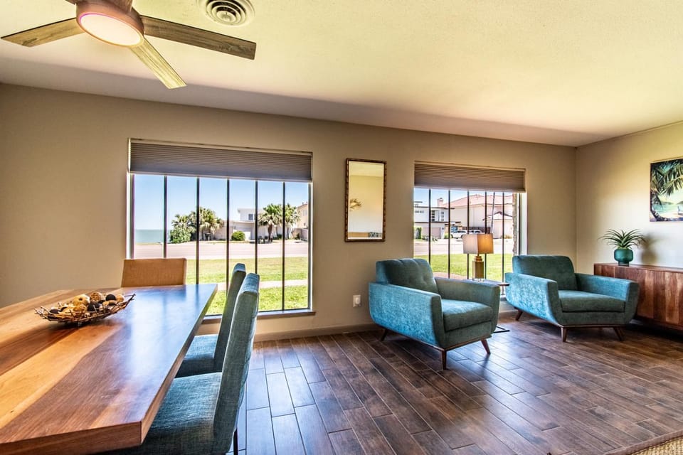 Water View Ocean Drive Retreat Awaits House in Nueces County