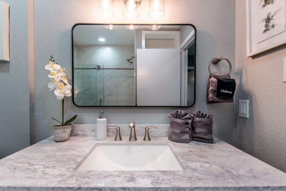 Contemporary Coastal Oasis Awaits House in Nueces County