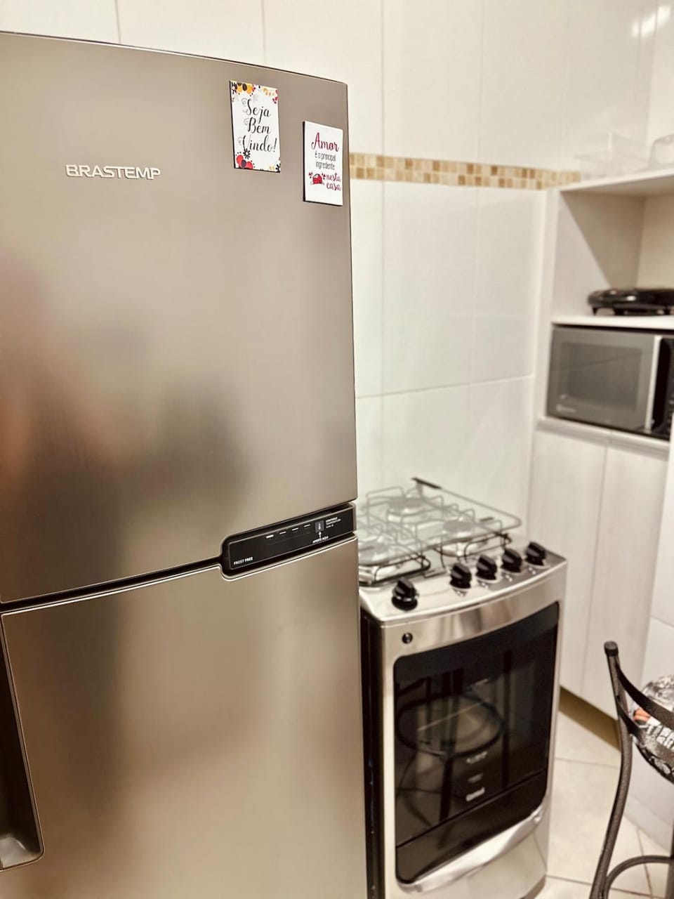 Kitchen or kitchenette, minibar, stove
