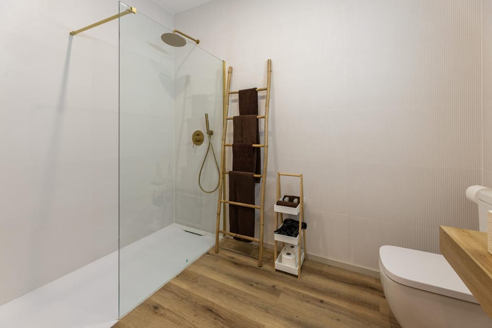 Shower, Bathroom, hair dryier, towels