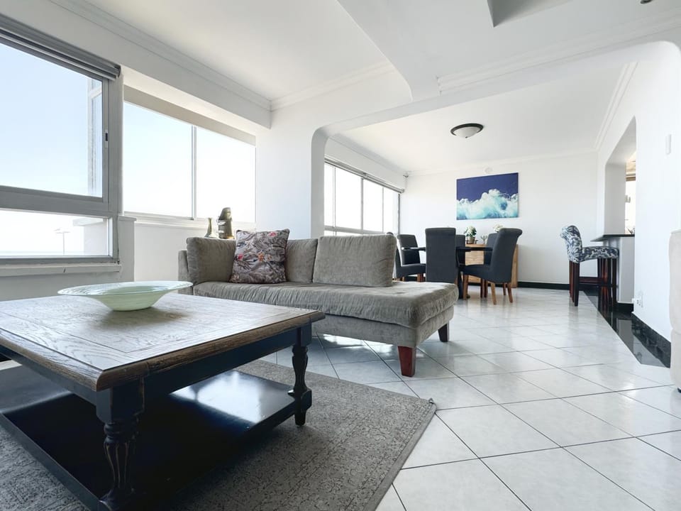 Communal lounge/ TV room, TV and multimedia, Living room, Seating area, Dining area, Sea view, Sea view, kitchen