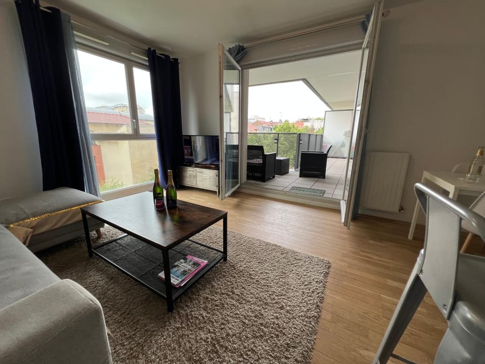 Terrasse plein ciel, Parking privé, Métro ligne 13 à pied Apartment in Montrouge