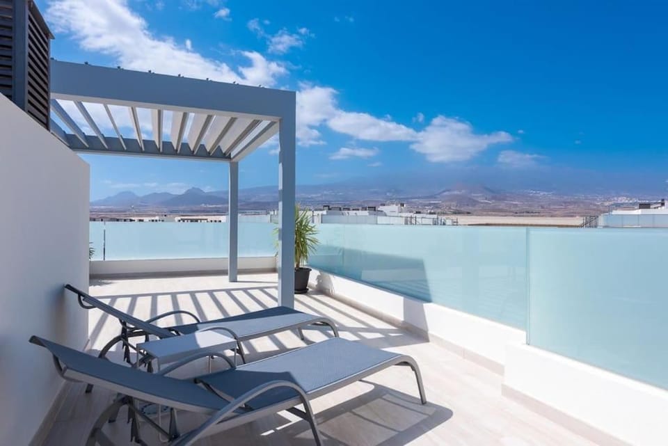 Balcony/Terrace, sunbed