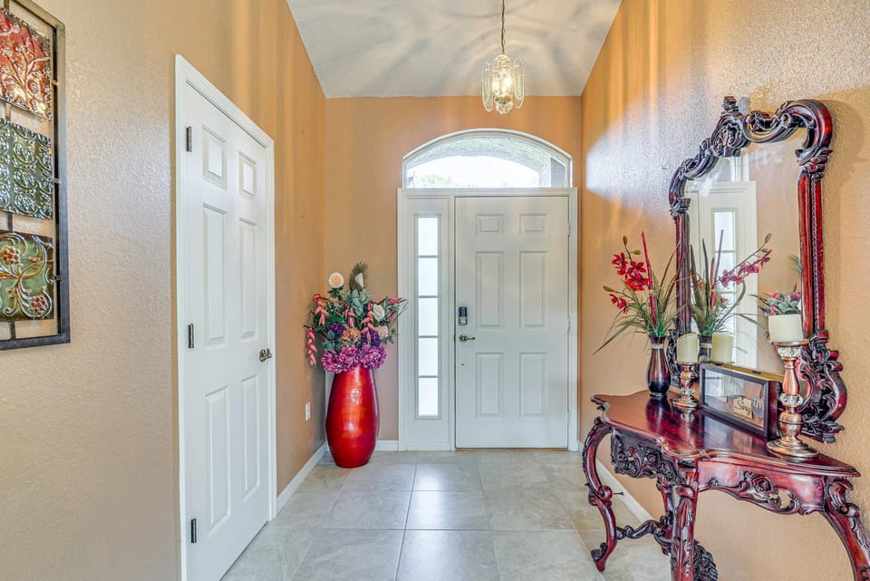 1 Mi to Rainbow Springs State Park: Home w/ Lanai! House in Florida