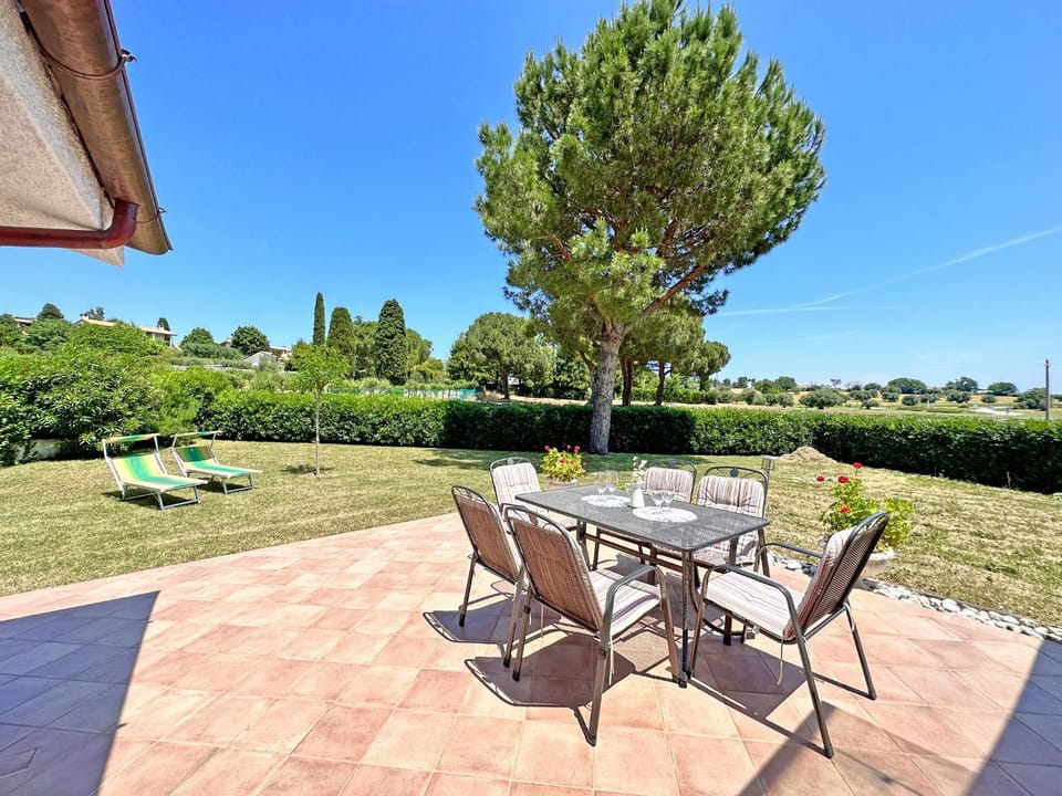 Patio, Spring, Day, Garden, Dining area, Garden view