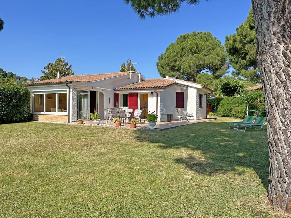 Property building, Spring, Day, Natural landscape, Garden, Garden view