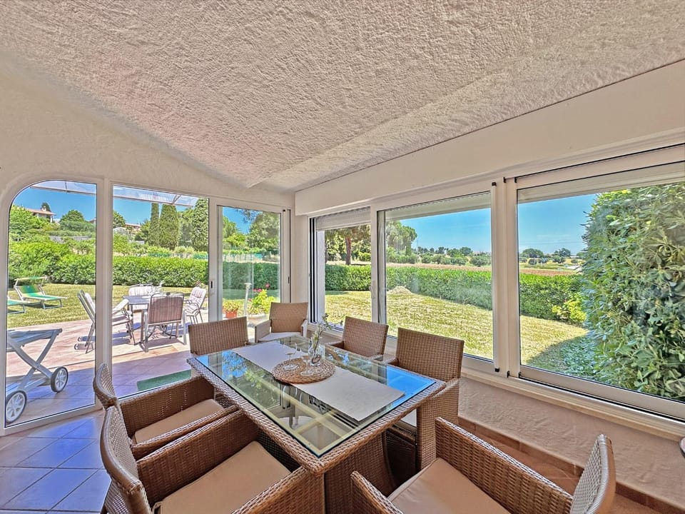 Patio, Day, Garden, Living room, Seating area, Dining area, Garden view