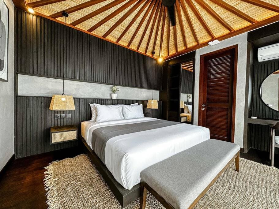 Villa Nakula - Designer Canggu 3 Level Villa ONLY 5 mins to Beach Villa in North Kuta