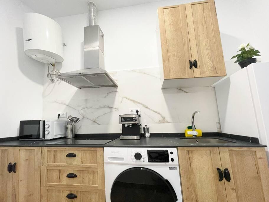 Kitchen or kitchenette, dishwasher