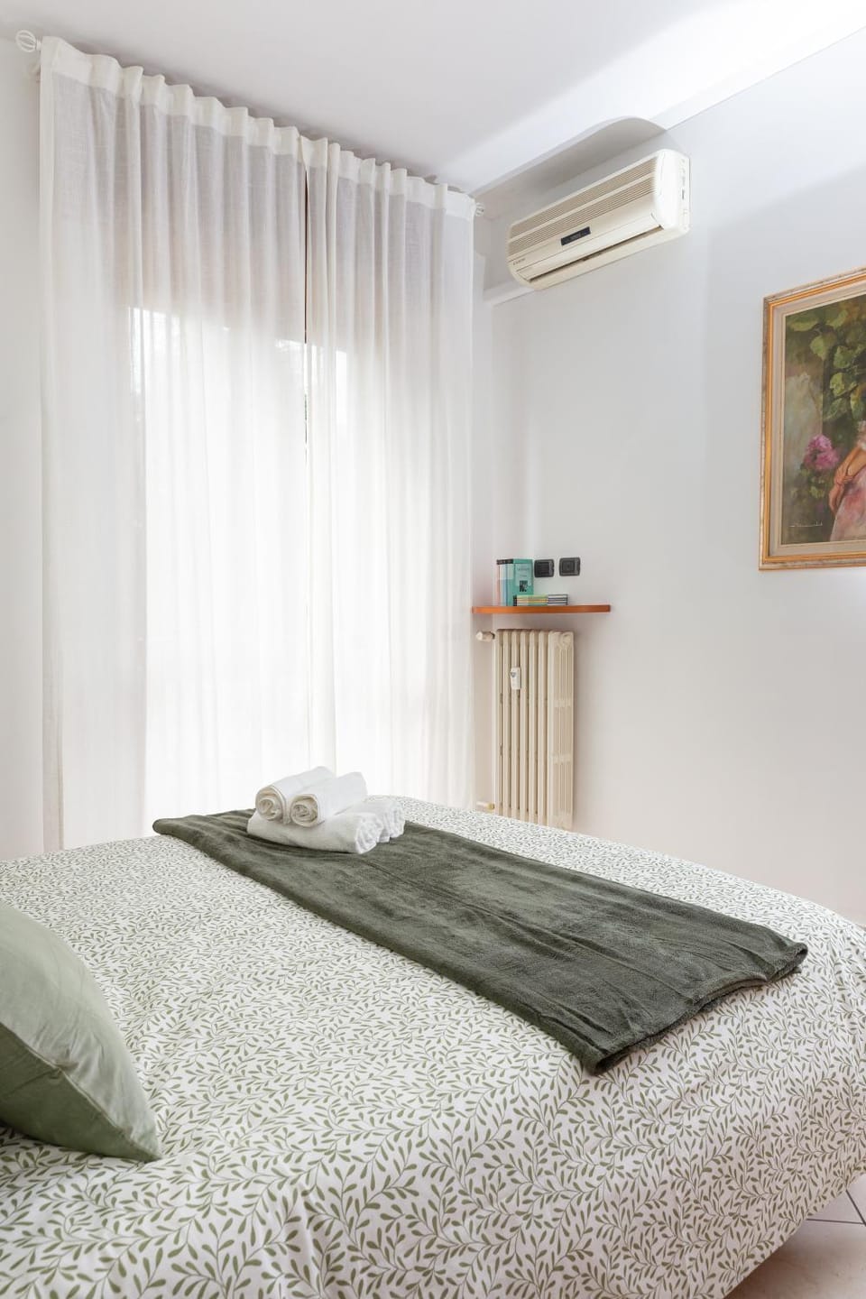 Bed, Photo of the whole room, Bedroom, towels, air conditioner