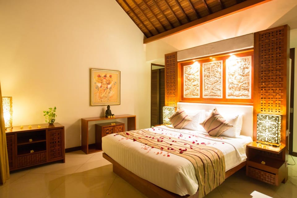 Bed, Decorative detail, Bedroom