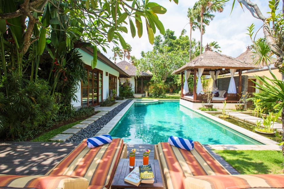 Day, Swimming pool