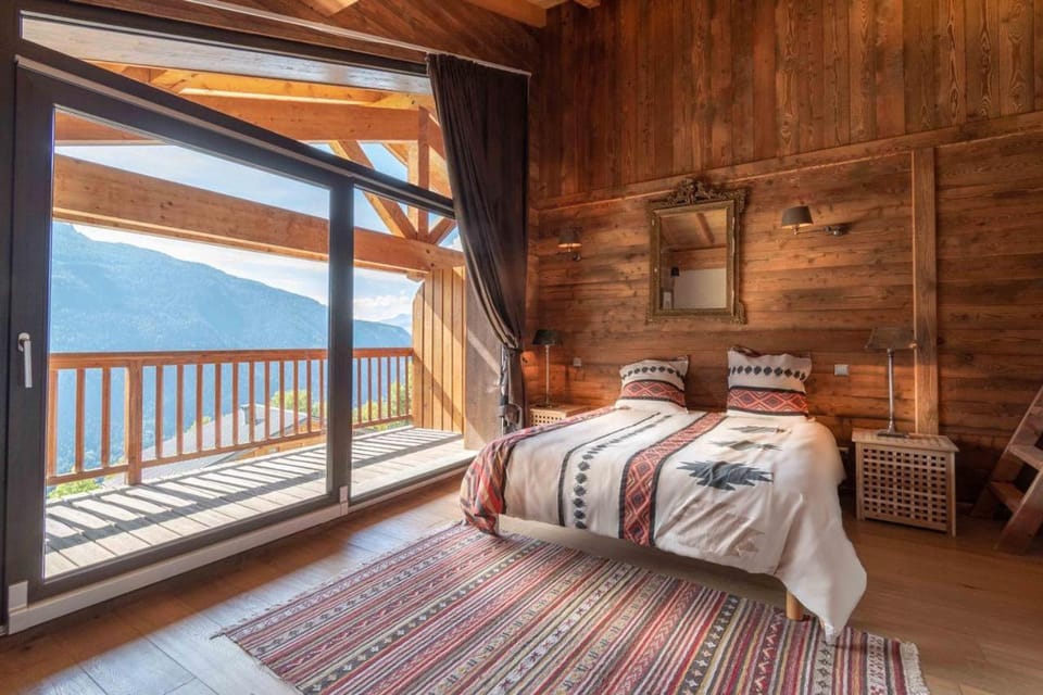Bedroom, Mountain view