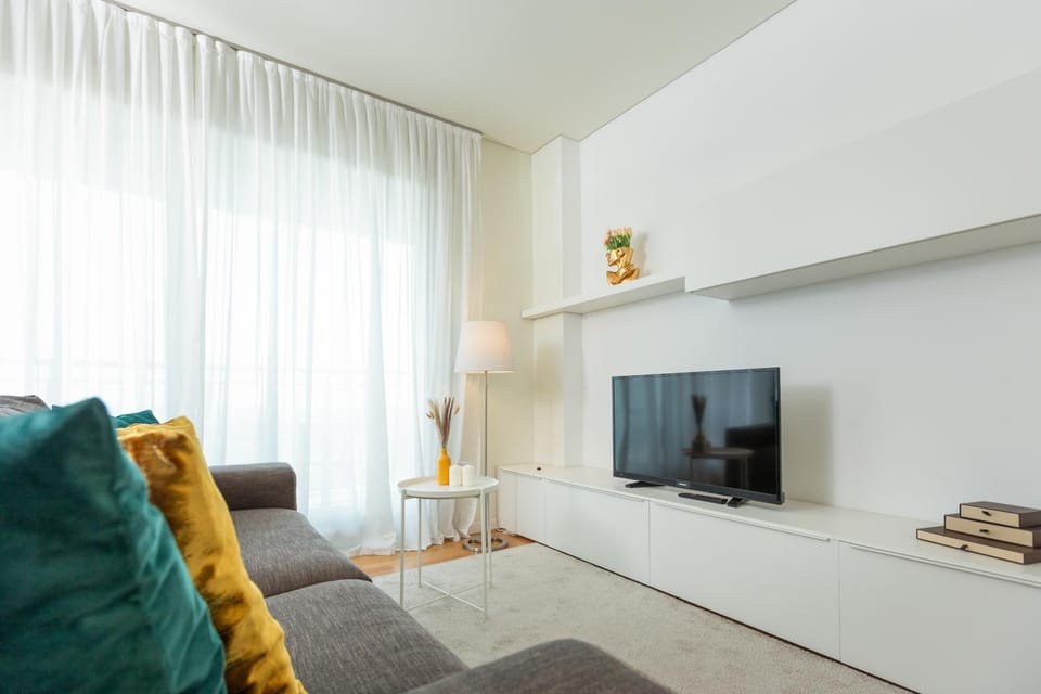 Communal lounge/ TV room, TV and multimedia, Living room, Seating area, Evening entertainment