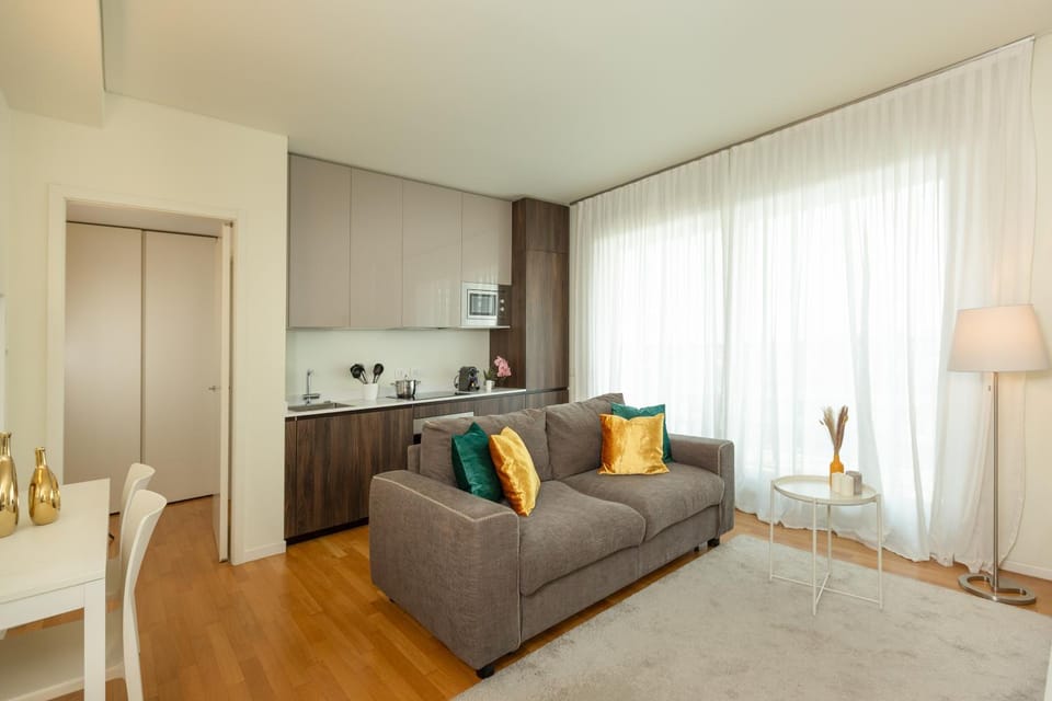 Kitchen or kitchenette, Living room, Photo of the whole room, Seating area, Bedroom, minibar, stove