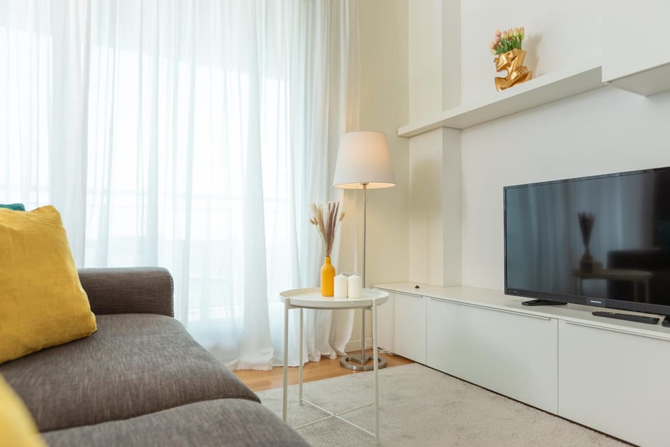 Communal lounge/ TV room, TV and multimedia, Living room, Seating area, Evening entertainment