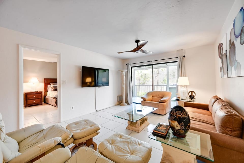 Waterfront Marco Island Condo < 1/4 Mi to Beach! House in Marco Island