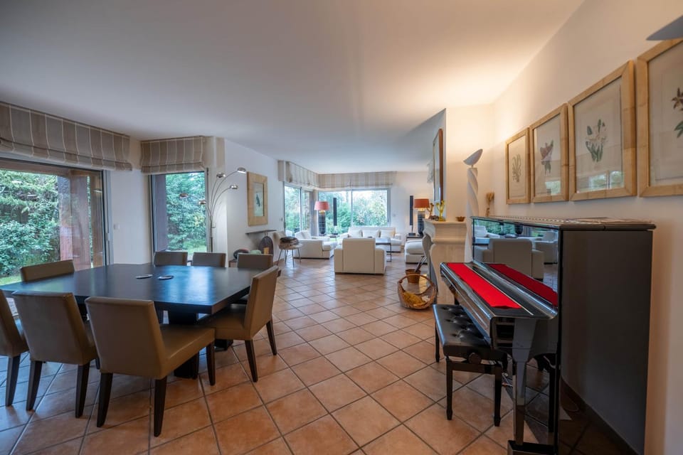 Communal lounge/ TV room, Living room, Lounge or bar