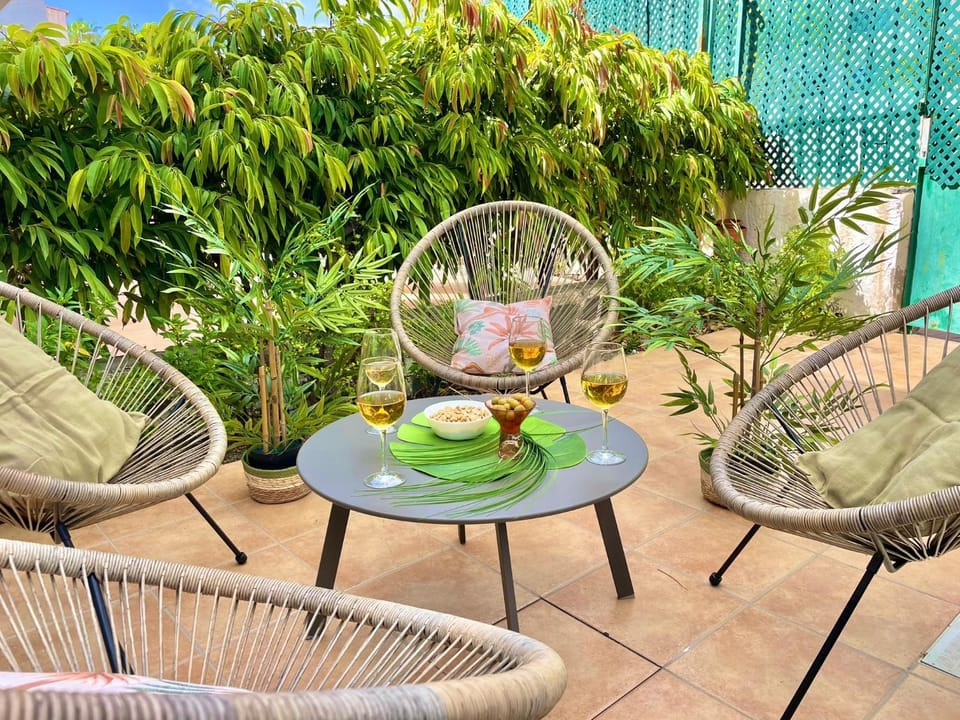 Patio, Day, Garden, View (from property/room), Balcony/Terrace, Seating area, Garden view