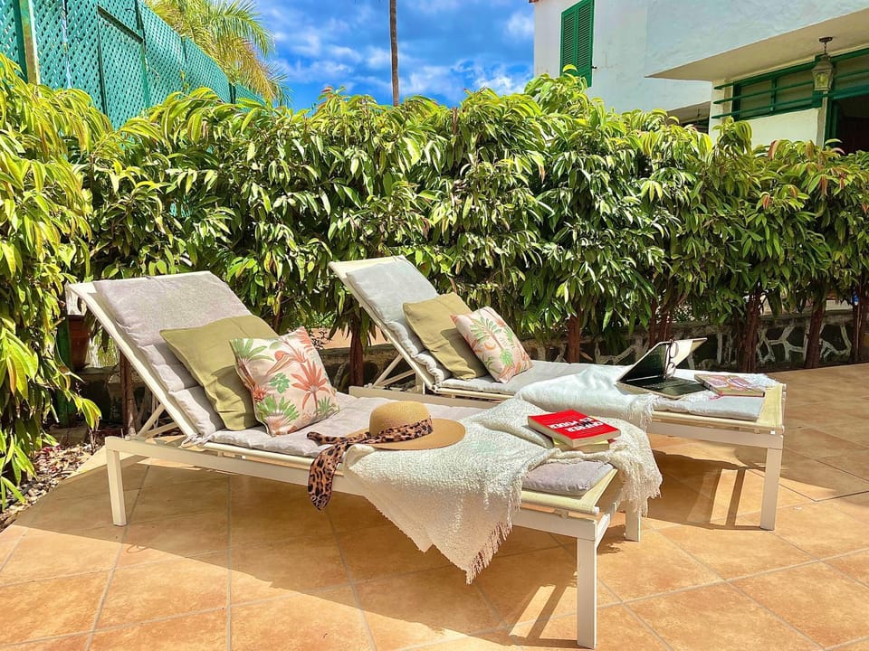 Patio, Day, Garden, Garden view, sunbed