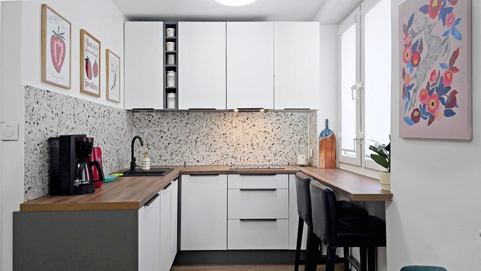 Kitchen or kitchenette