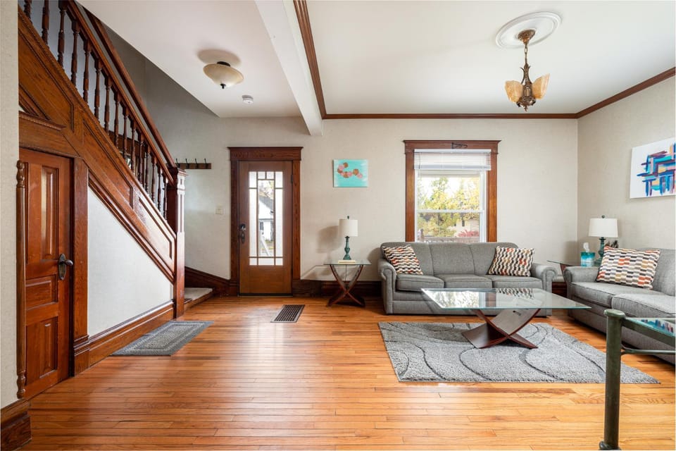 Beautiful House | Walk Everywhere | AC| Fire Pit | House in Traverse City