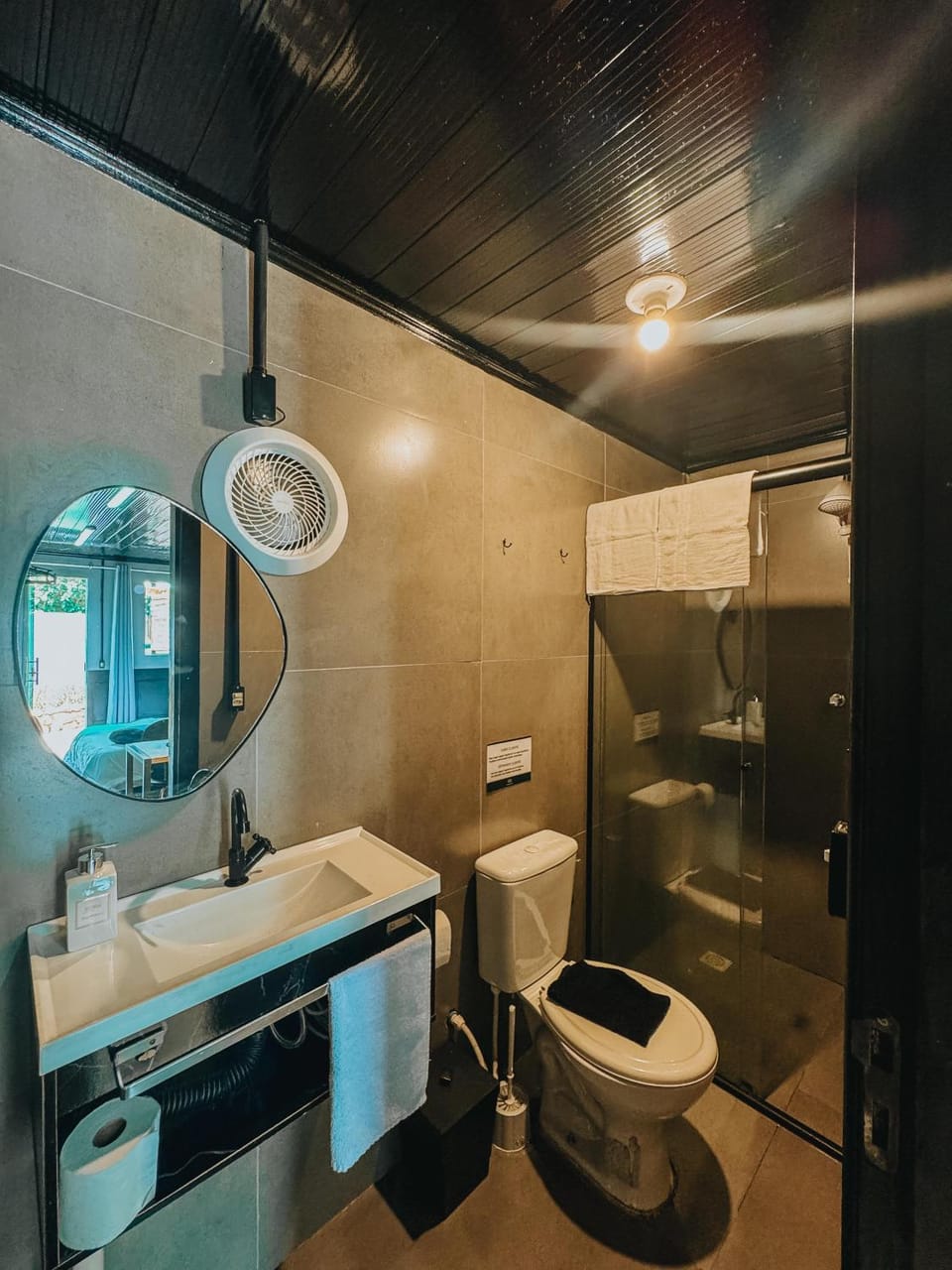 Shower, Toilet, Bathroom, bidet, towels