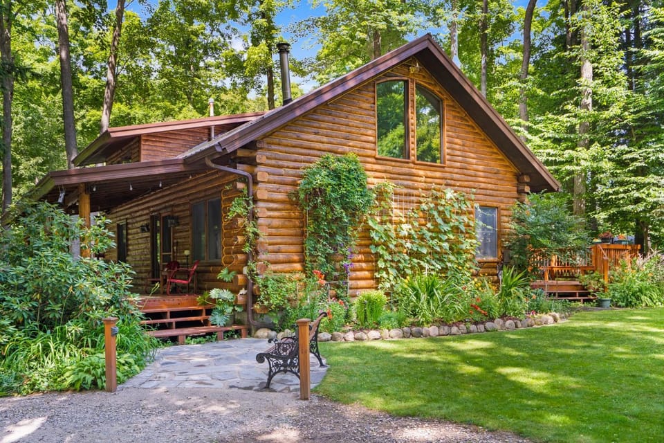 Beautiful Log Cabin Wooded Lake Access Interlochen Arts Academy Cabin in Michigan
