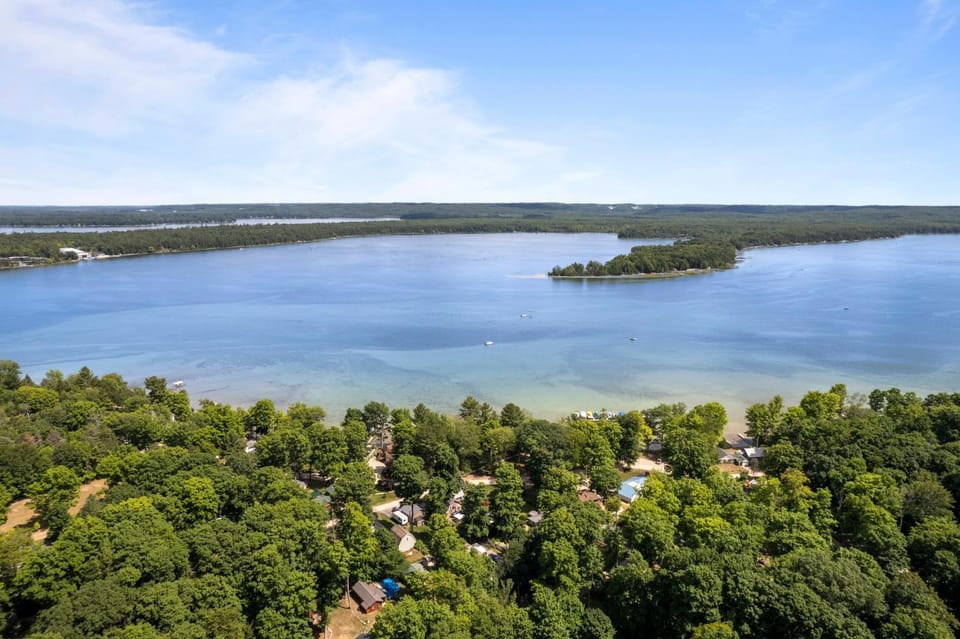 Beautiful Log Cabin Wooded Lake Access Interlochen Arts Academy Cabin in Michigan