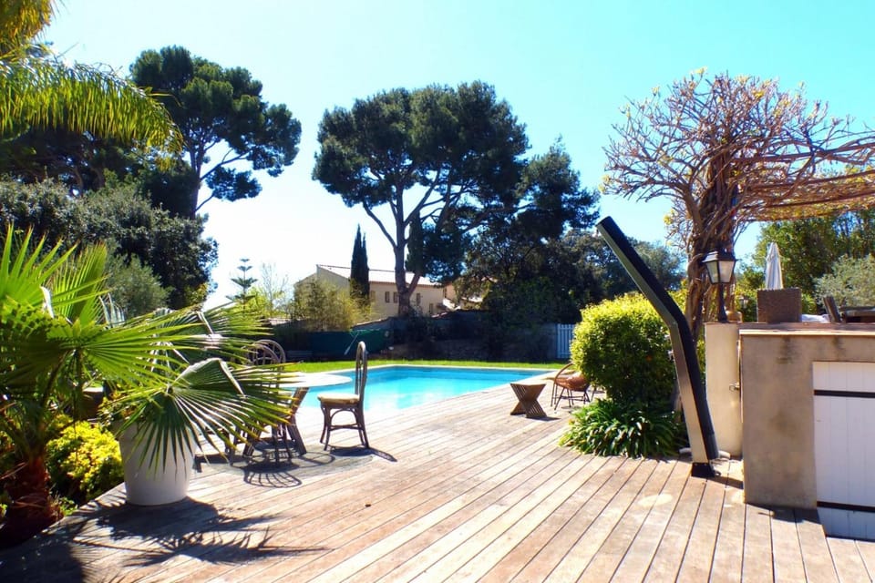 House with pool in Bandol House in French Riviera