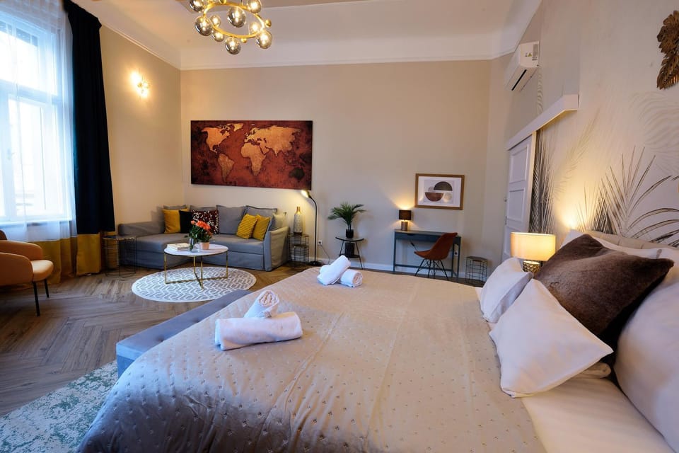 Bed, Living room