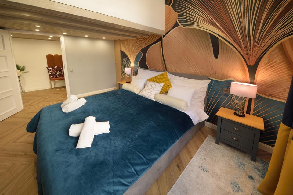 Bed, Photo of the whole room, Bedroom, towels