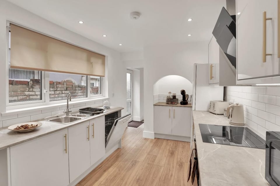 dishwasher, pet friendly, stove