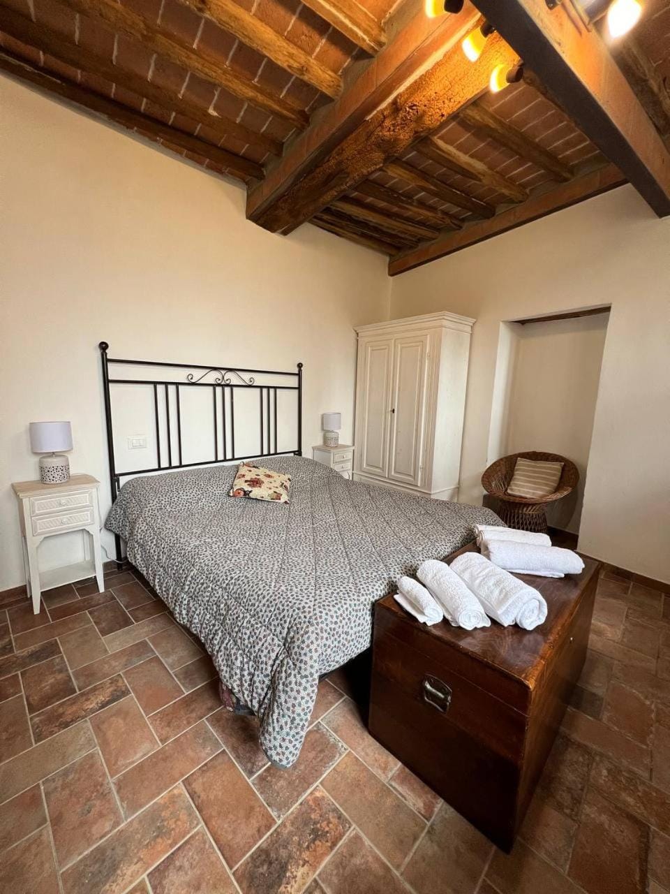 Bed, Photo of the whole room, Bedroom, wardrobe