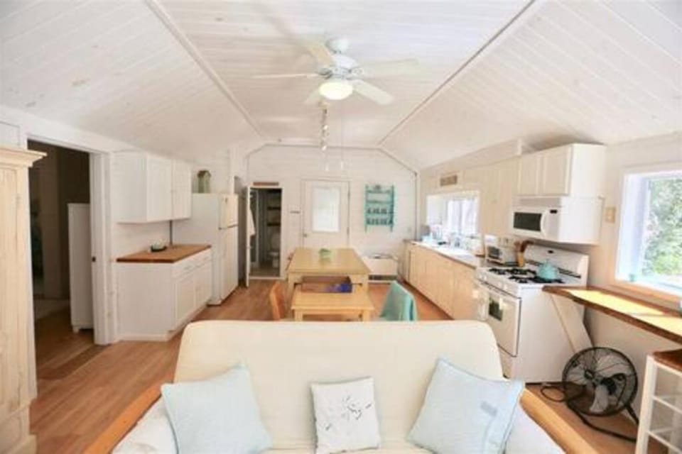 Hobie's Landing - Blissful lake side cottage - On Lake Winona House in Center Harbor