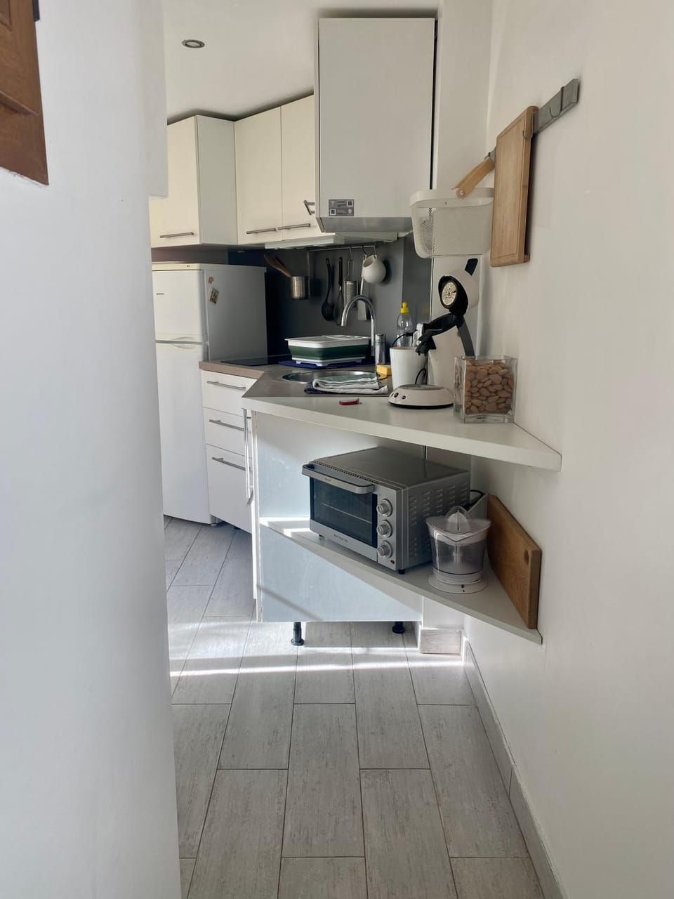 Coffee/tea facilities, pet friendly, stove, toaster