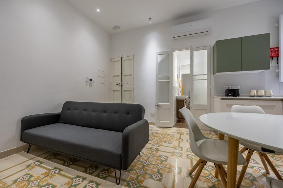 Modern luxury apt, a stone throw away to Valletta Apartment in Malta