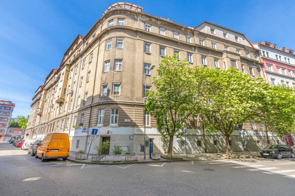 Property building, Day, Neighbourhood, City view, Street view, Location